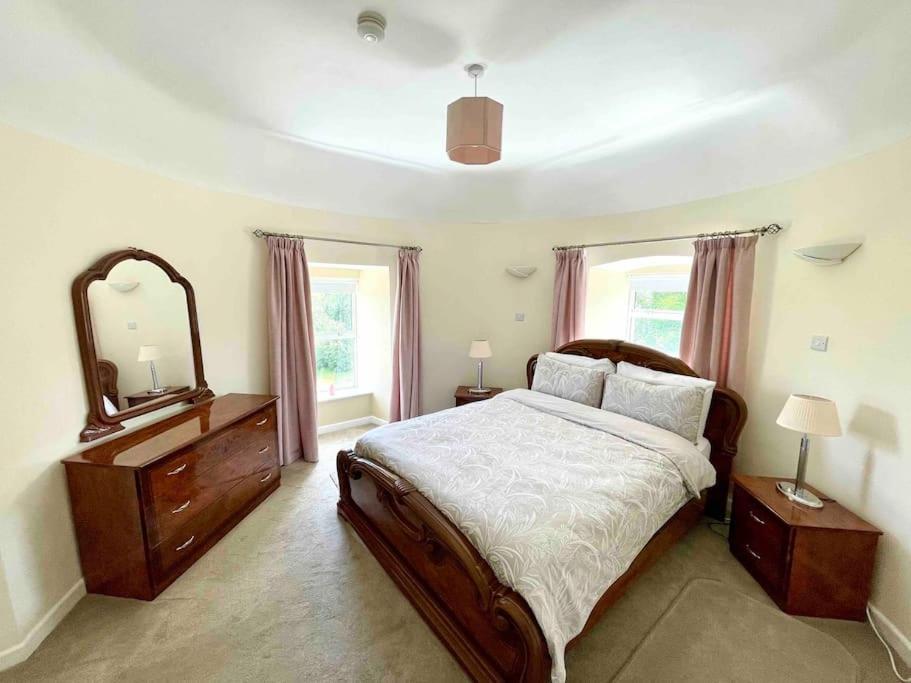 Beautiful Farmhouse An Hour'S Drive From Four Irish Cities คลอนเมล ภายนอก รูปภาพ